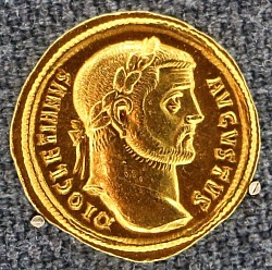 A gold aureus from Antioch depicting Roman emperor Diocletian (r. 284-305 CE).